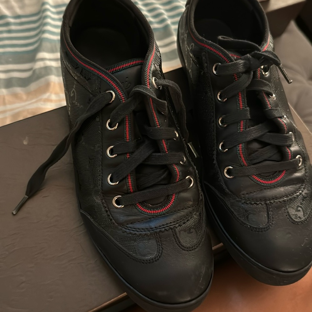 Black authentic gucci sneakers